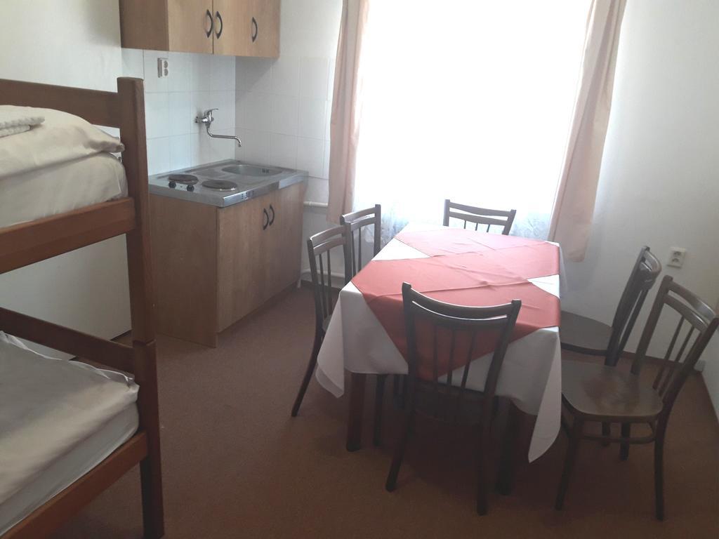 Hostel Sokol Troja 프라하 외부 사진